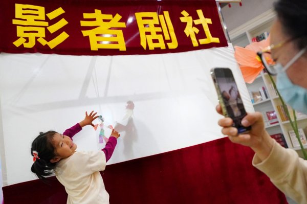 简配资 跨界追光，让古老皮影“活”在当代