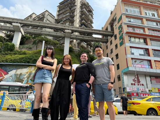 牛盈宝 《2077》总监来重庆玩：真是个惊艳的赛博朋克城市！